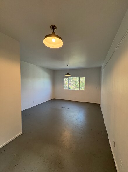 11630 Chayote St, Los Angeles, CA à louer - Photo du bâtiment - Image 3 de 4