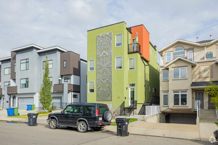 2226 Westmount Rd NW, Calgary, AB à vendre - Photo du bâtiment - Image 3 de 3