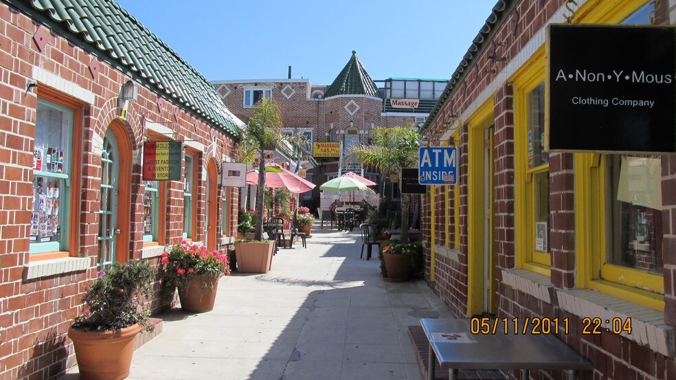 517 Ocean Front Walk, Venice, CA à louer - Photo du bâtiment - Image 3 de 32