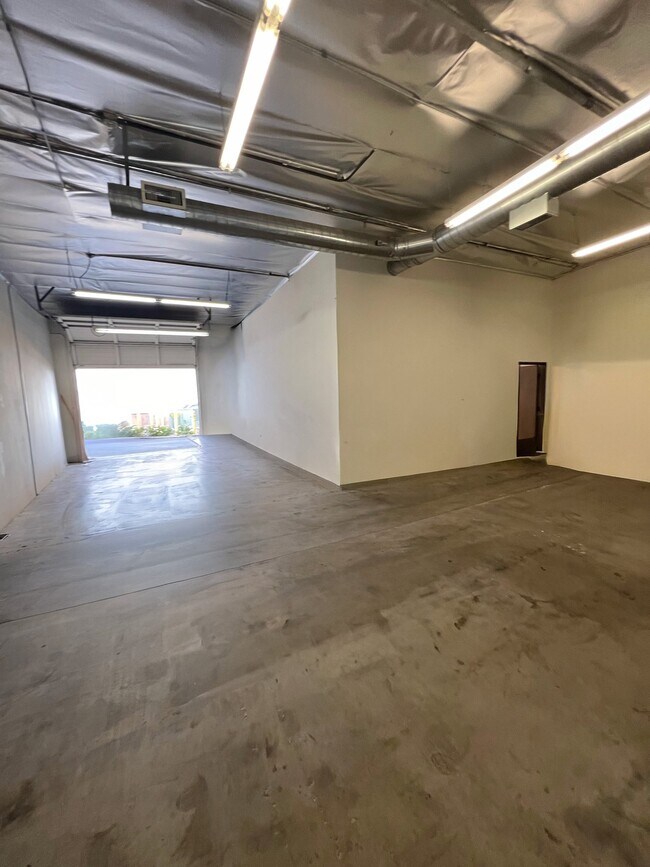 Plus de détails pour 6430 Variel Ave, Woodland Hills, CA - Industriel à louer