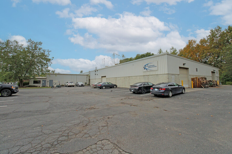 10034 Industrial Dr, Brighton, MI for sale - Building Photo - Image 1 of 1