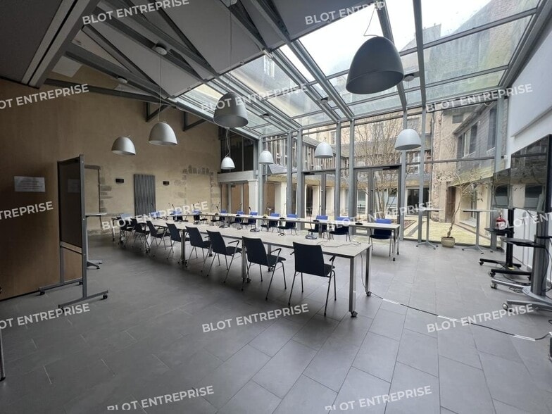Office in Rennes for sale - Building Photo - Image 3 of 17