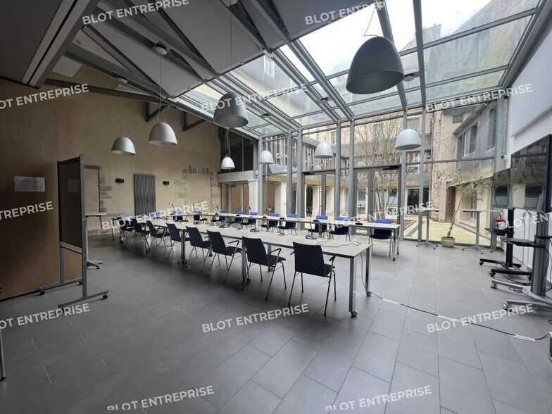 Bureau dans Rennes à vendre - Photo du bâtiment - Image 3 de 17