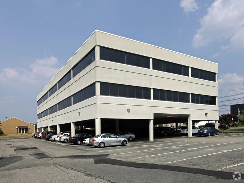 333 Fairfield Rd, Fairfield, NJ for lease - Building Photo - Image 2 of 11