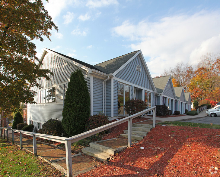 733 E Main St, Torrington, CT à vendre - Photo principale - Image 1 de 1