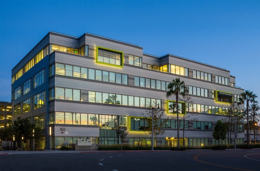 12130 Millennium Dr, Playa Vista, CA à louer - Photo du bâtiment - Image 2 de 7