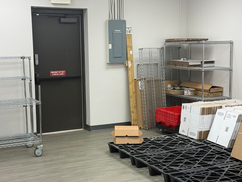 7508-7512 Broadway Ext, Oklahoma City, OK for lease - Interior Photo - Image 3 of 4