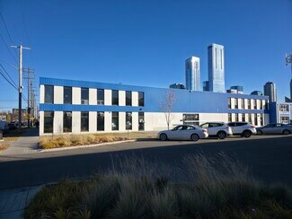 Plus de détails pour 10576-10593 106th St NW, Edmonton, AB - Local d'activités à louer