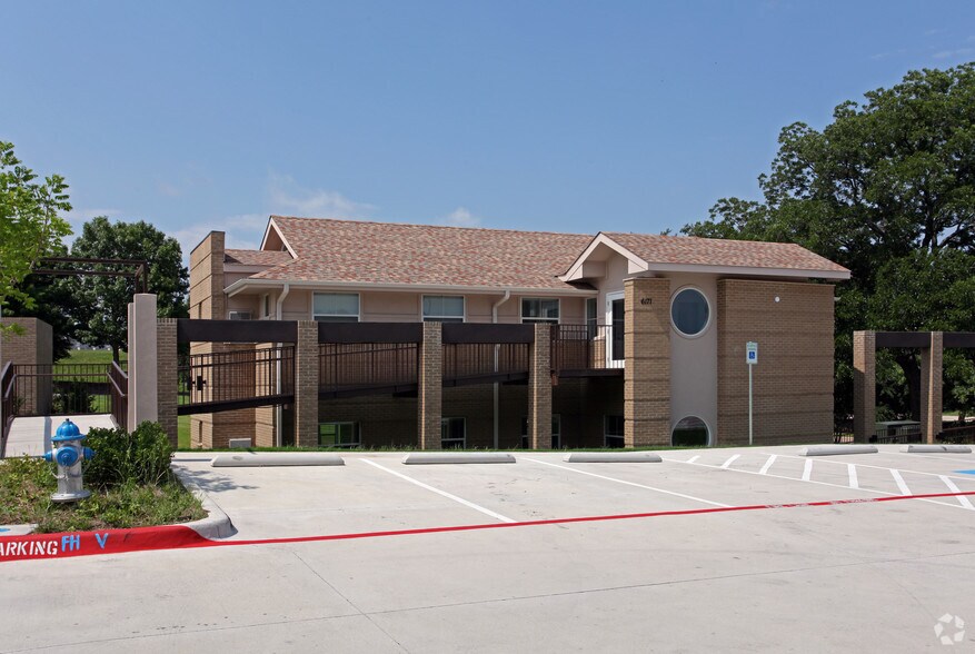 6171 Virginia Pky, McKinney, TX à louer - Photo du bâtiment - Image 1 de 7