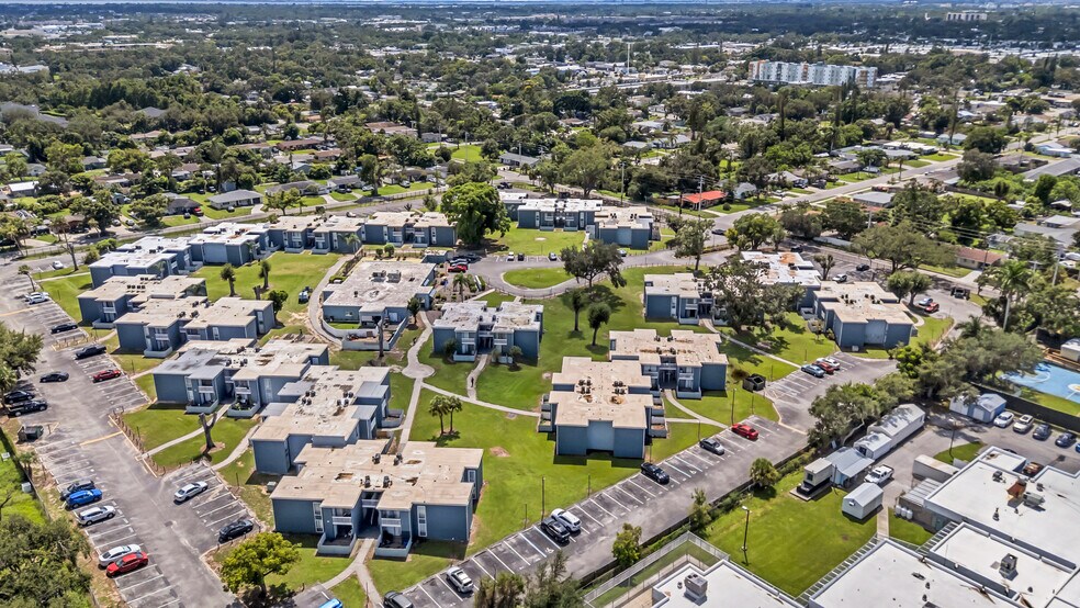 2019 5th St W, Bradenton, FL à vendre - Photo du bâtiment - Image 1 de 10