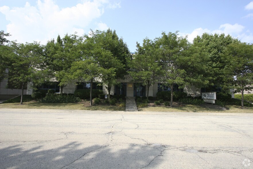 620-630 Estes Ave, Schaumburg, IL à vendre - Photo du bâtiment - Image 2 de 11