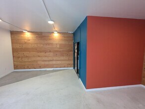 2000 Douglas St, Victoria, BC à louer Photo intérieure- Image 2 de 5