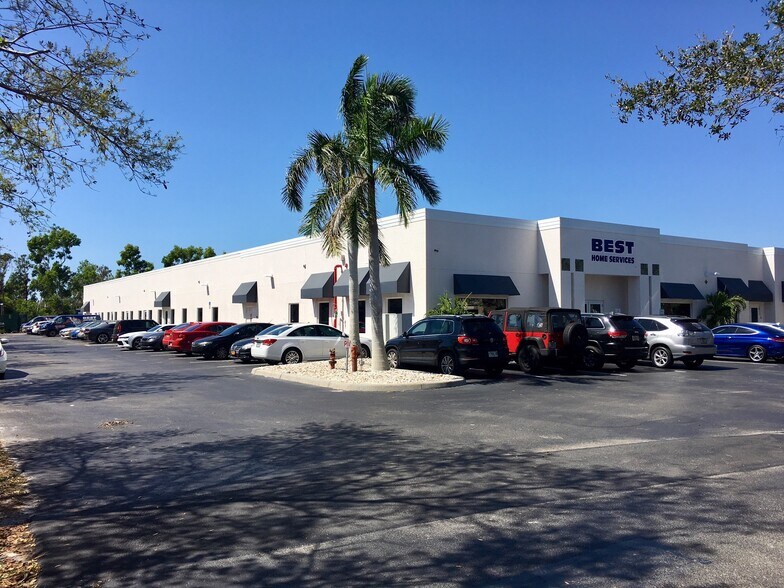 1455 Rail Head Blvd, Naples, FL à louer - Photo du bâtiment - Image 3 de 49