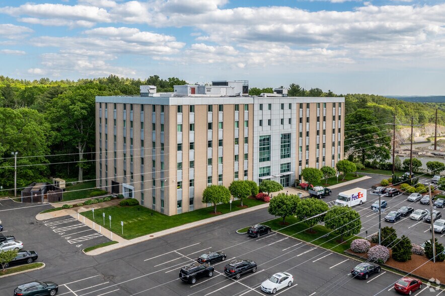400 Fifth Ave, Waltham, MA à louer - Photo du bâtiment - Image 2 de 14