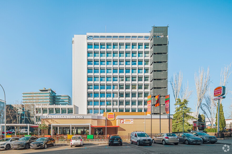 Calle Condesa de Venadito, 1, Madrid, Madrid for lease - Building Photo - Image 1 of 22