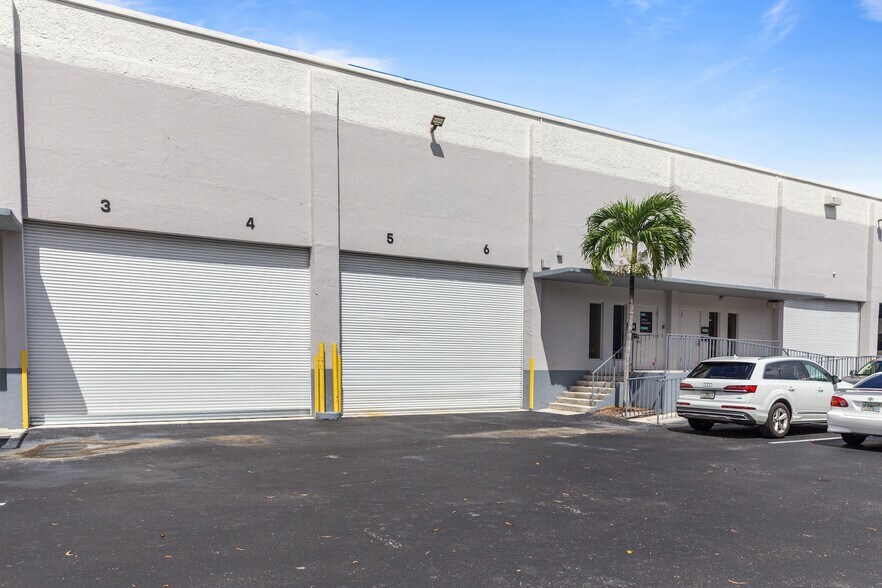 1400-1466 NW 82nd Ave, Doral, FL à louer - Photo du bâtiment - Image 2 de 9