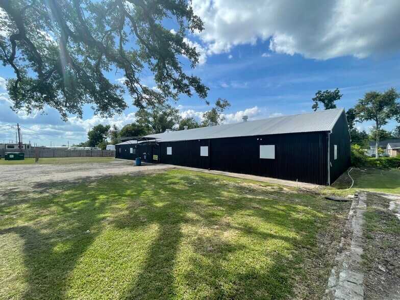 2331 1/2 Broad St, Lake Charles, LA à louer - Photo du bâtiment - Image 1 de 2