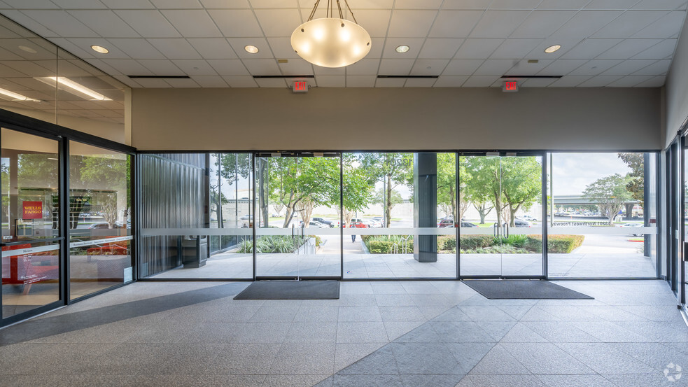 13201 Northwest Fwy, Houston, TX for lease - Lobby - Image 1 of 14