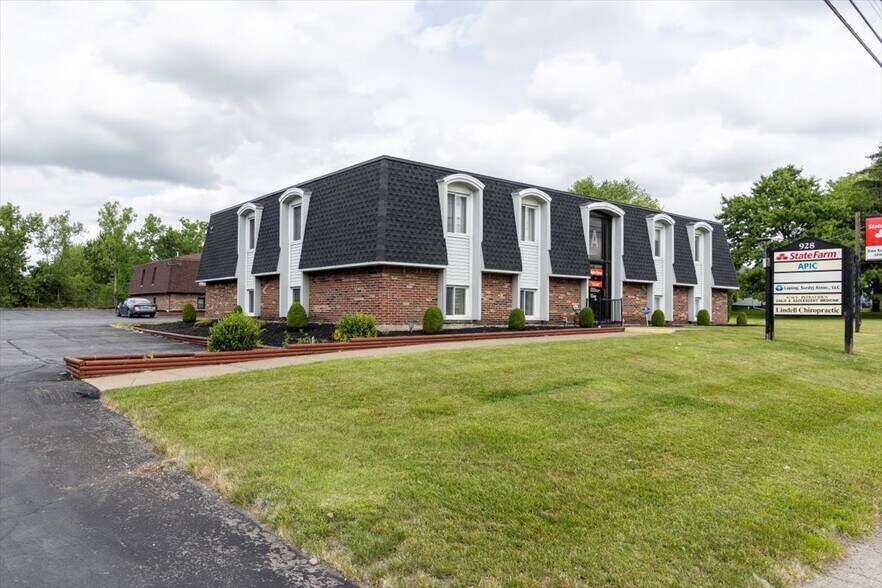 932 French Rd, Cheektowaga, NY à vendre - Photo du bâtiment - Image 2 de 48