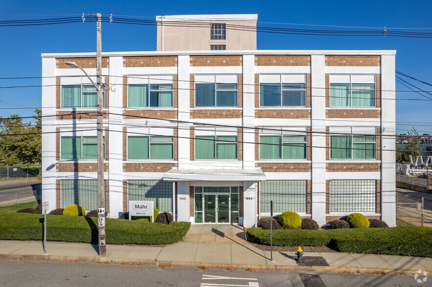 1144 Eddy St, Providence, RI à vendre - Photo du bâtiment - Image 2 de 8