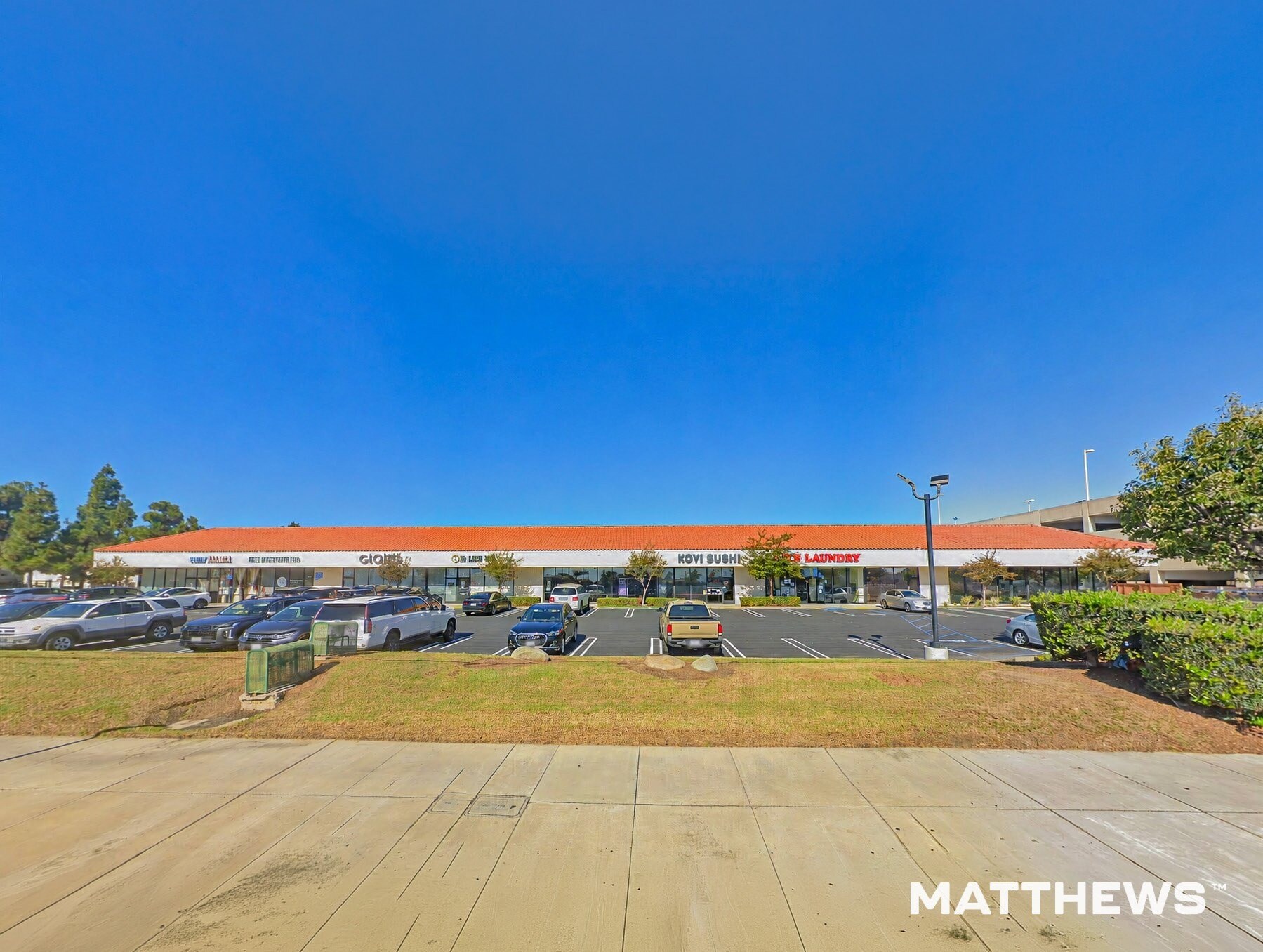 2075 Newport Blvd, Costa Mesa, CA à louer Photo du bâtiment- Image 1 de 7