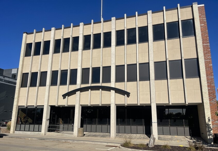 140 Main St, Menasha, WI à vendre - Photo du bâtiment - Image 2 de 7