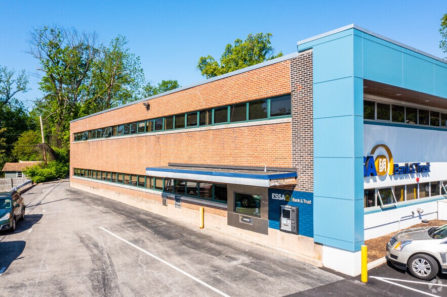 354 W Lancaster Ave, Haverford Township, PA à louer - Photo du bâtiment - Image 2 de 6
