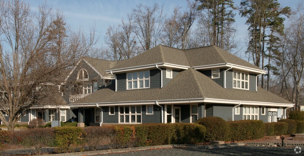 3400 Croasdaile Dr, Durham, NC à louer - Photo du bâtiment - Image 2 de 10