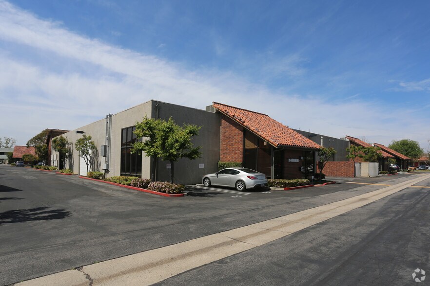 245 Fischer Ave, Costa Mesa, CA for lease - Building Photo - Image 2 of 27