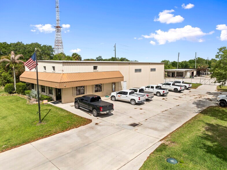 16050 Orange Ave, Fort Pierce, FL à vendre - Photo du bâtiment - Image 2 de 55