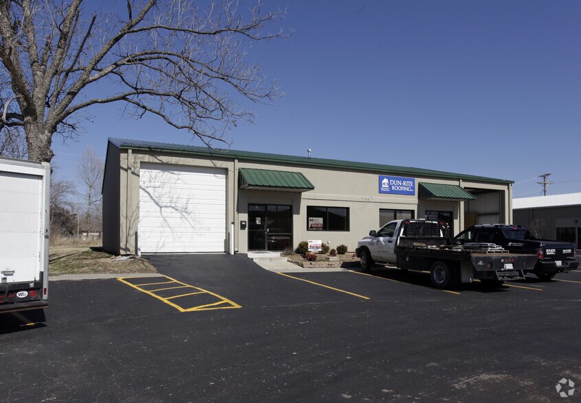 7744 N Owasso Expy, Owasso, OK à louer - Photo du bâtiment - Image 2 de 3