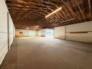 5300 River Dr, Moline, IL for lease Interior Photo- Image 2 of 7