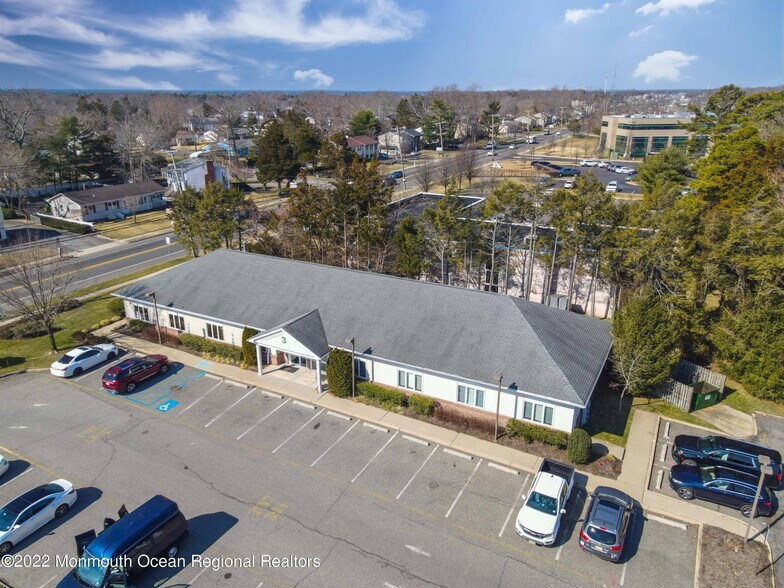 508 Lakehurst Rd, Toms River, NJ à vendre - Photo du bâtiment - Image 2 de 43