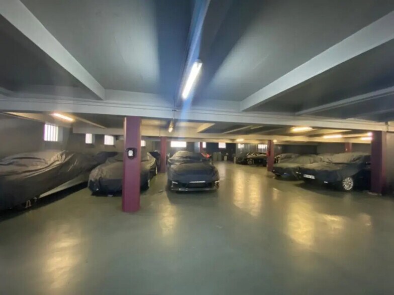 Local d'activités dans Lyon à vendre - Photo du bâtiment - Image 2 de 6