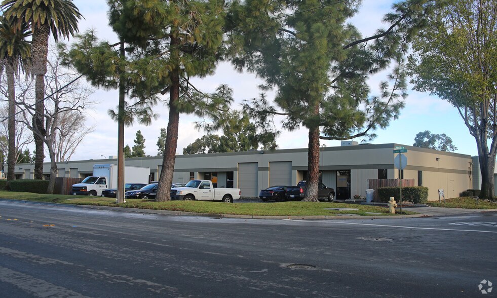 44100-44170 Old Warm Springs Blvd, Fremont, CA à louer - Photo du bâtiment - Image 2 de 2