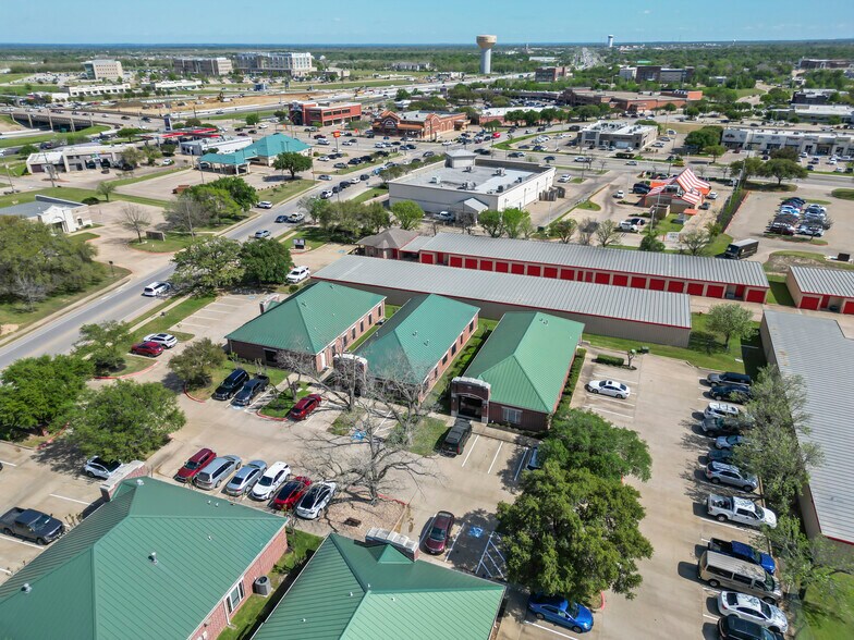 3330 Longmire Dr, College Station, TX à vendre - Photo du bâtiment - Image 3 de 11