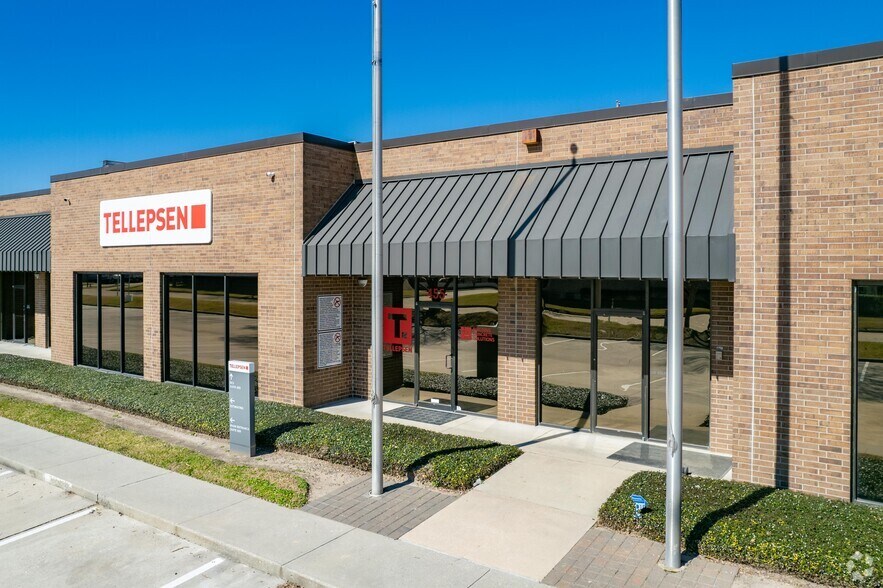 777 Benmar Dr, Houston, TX à vendre - Photo du bâtiment - Image 2 de 6