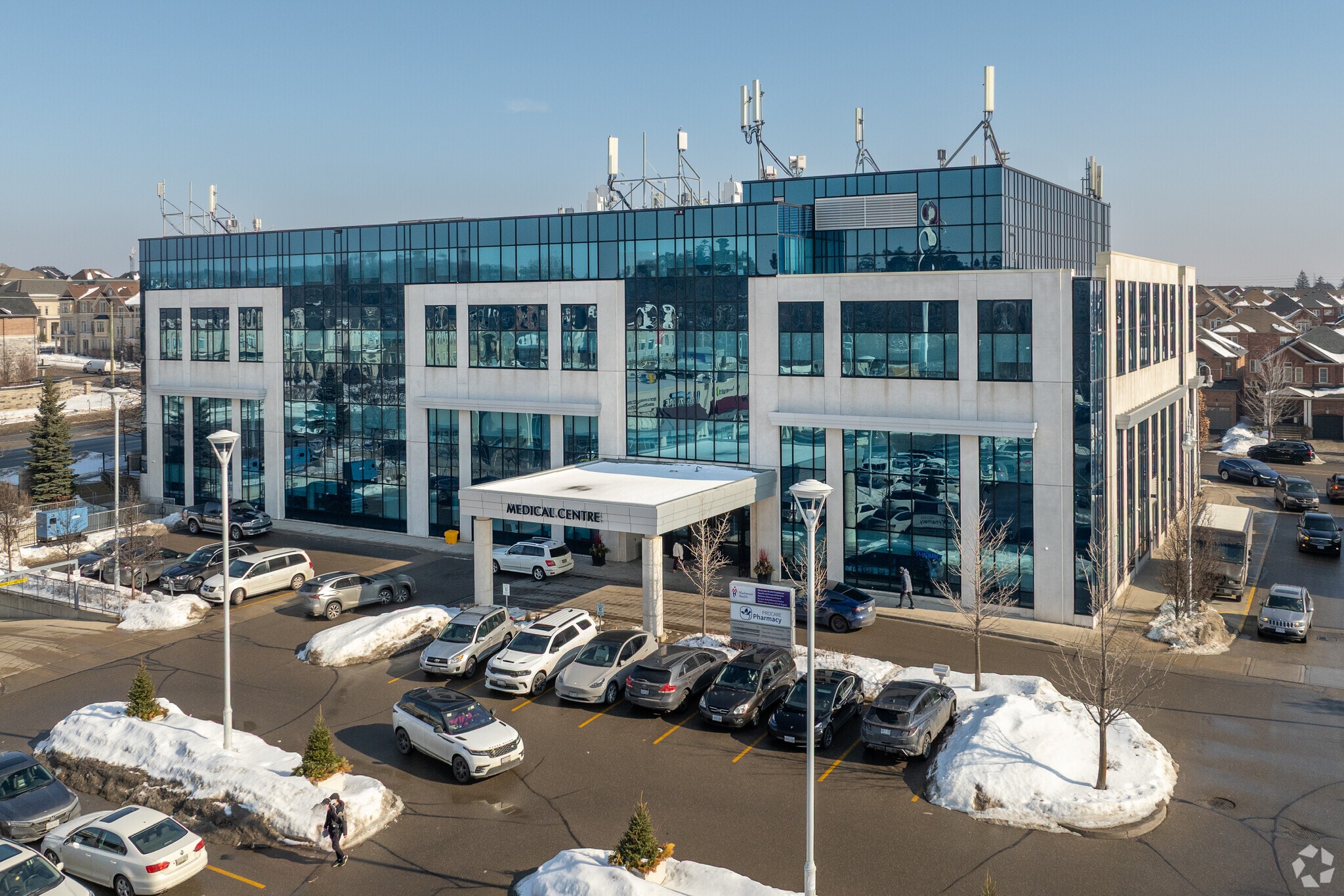 955 Major Mackenzie Dr W, Vaughan, ON for lease Primary Photo- Image 1 of 3