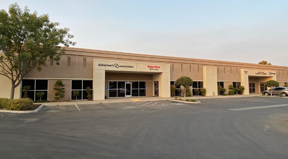 550 W Alluvial Ave, Fresno, CA à louer - Photo du bâtiment - Image 2 de 7