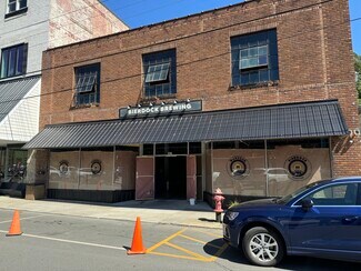 Plus de détails pour 127 Locust St, Spruce Pine, NC - Commerce de détail à louer