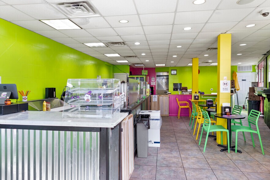 78-88 Bayville Ave, Bayville, NY à louer - Photo du bâtiment - Image 2 de 11