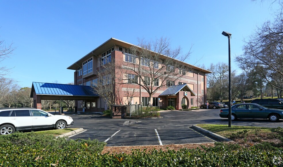 2330 Mahan Dr, Tallahassee, FL à louer - Photo du bâtiment - Image 3 de 23