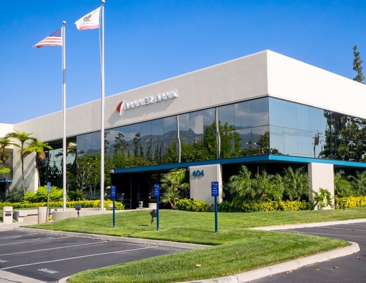 402-408 E Huntington Dr, Monrovia, CA à louer - Photo du bâtiment - Image 3 de 18