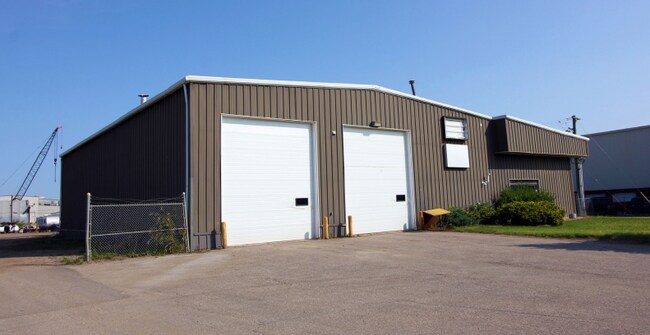 Plus de détails pour 140 Maclennan Cres, Wood Buffalo, AB - Industriel à louer