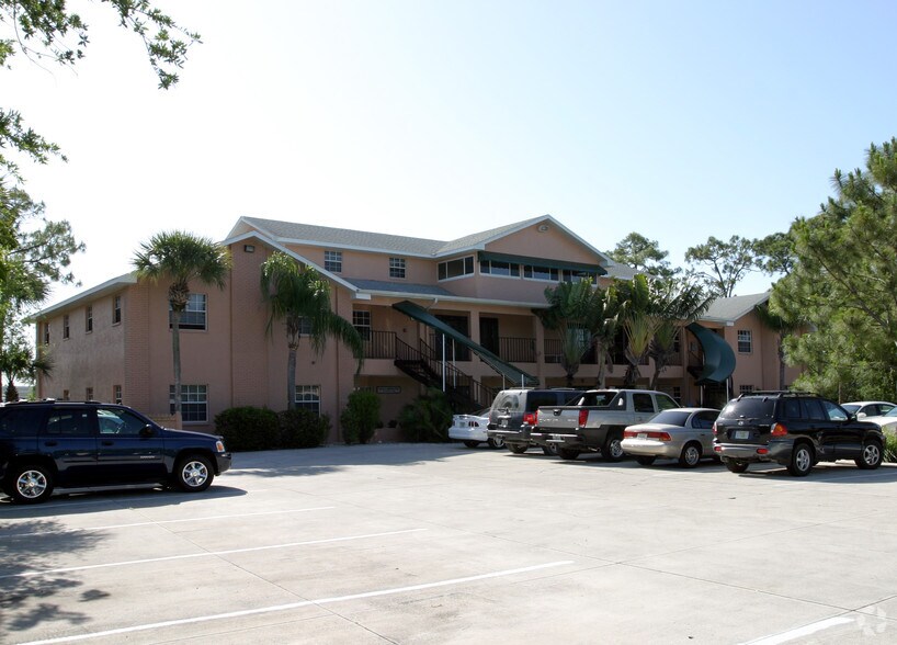 6338 Presidential Ct, Fort Myers, FL à vendre - Photo du bâtiment - Image 3 de 19