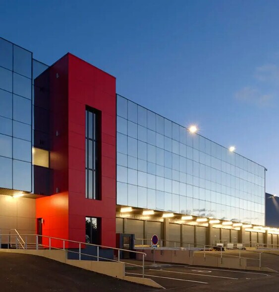 Industriel dans Le Blanc-Mesnil à louer - Photo du bâtiment - Image 3 de 4