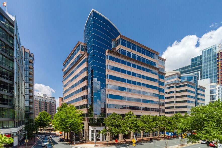 7600 Wisconsin Ave, Bethesda, MD à louer - Photo du bâtiment - Image 2 de 15