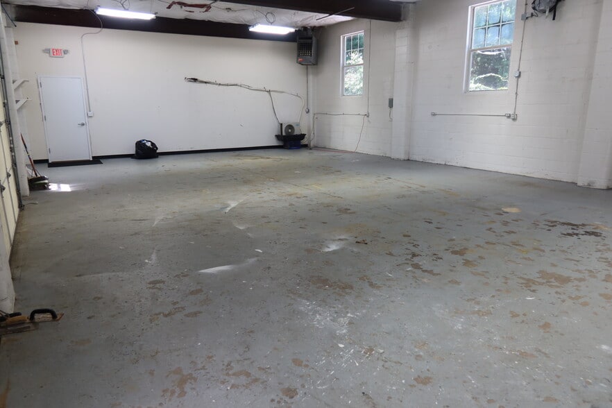 1612 N Ocean Ave, Holtsville, NY for lease - Building Photo - Image 3 of 9