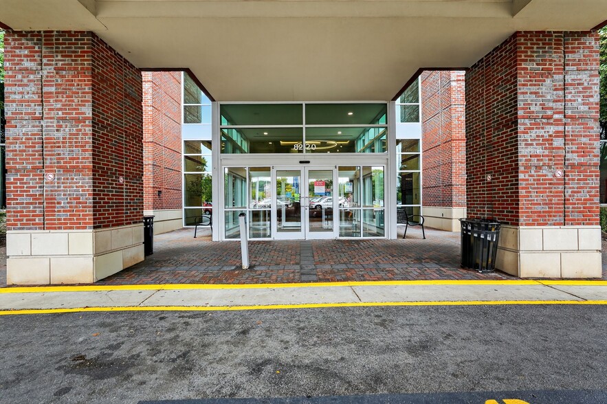 8220 Meadowbridge Rd, Mechanicsville, VA for lease - Building Photo - Image 3 of 32