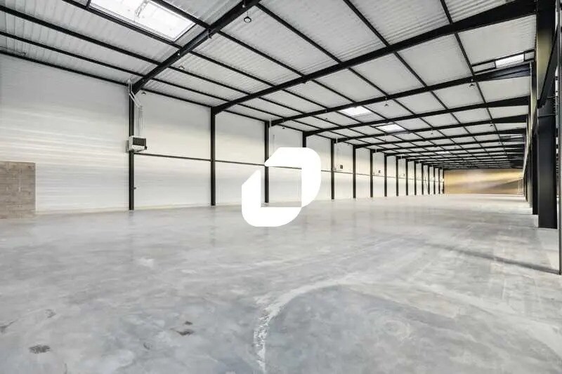 Flex in Le Thillay for lease - Building Photo - Image 3 of 14